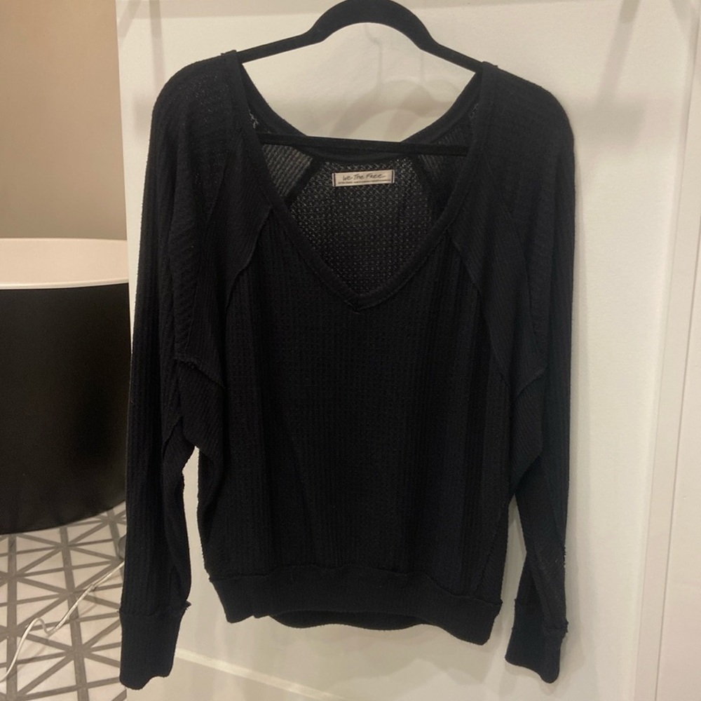 Free people black shirt in extra small. Worn but I’m very good condition.